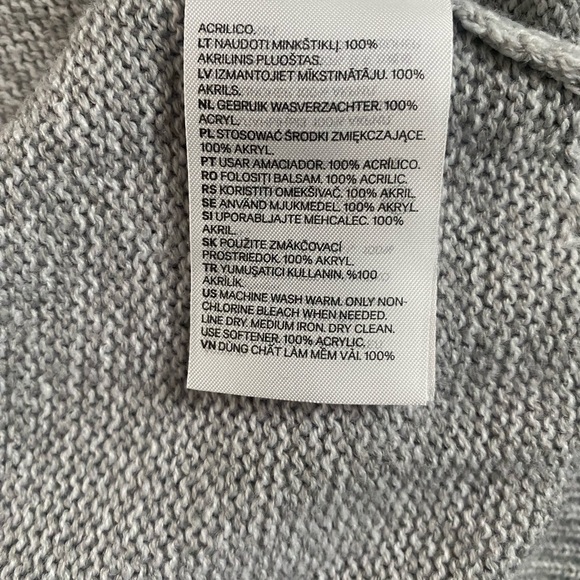 H&M Gray Knit Sweater Size Small - Picture 3 of 3